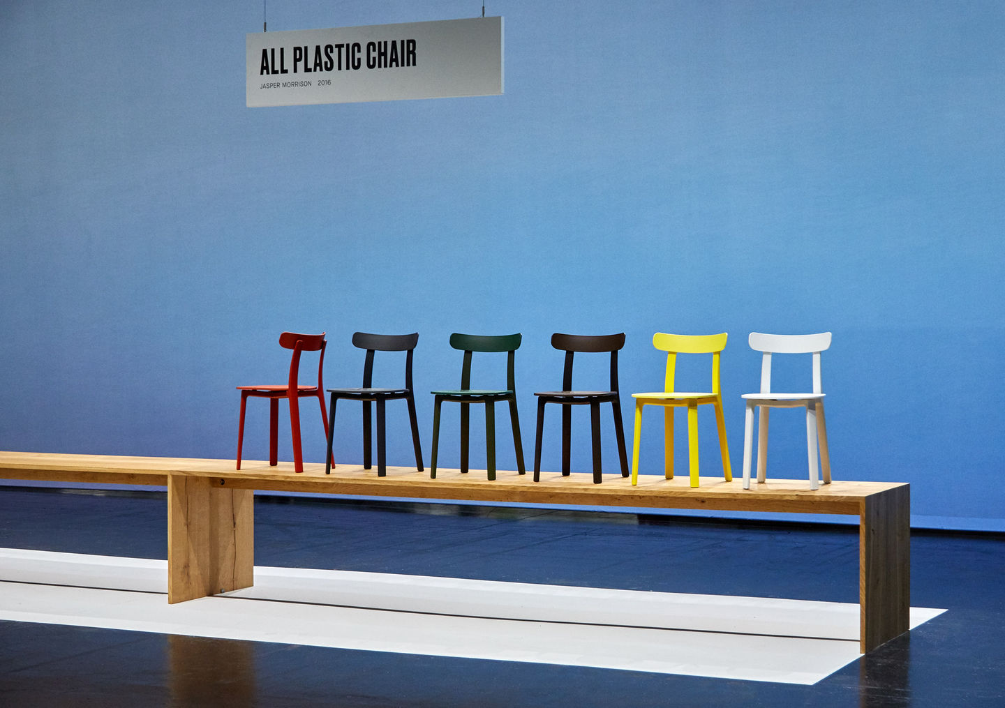 Vitra toolide All Plastic Chair esmaesitlus Orgatec messil 2016